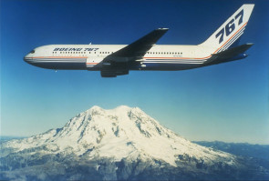 Boeing_767_over_Mount_Rainier__circa_1980s_01.jpg 