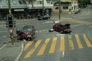 Ebikon_LU_Zwei_Verletzte_nach_Verkehrsunfall_mit_sieben_Personen_Unfallfotos_Kapo_Luzern.jpg 
