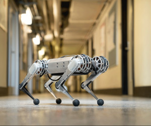 Roboter macht Rückwärtssalto