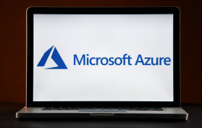 Microsoft-Azure-Logo auf Laptop-Bildschirm 