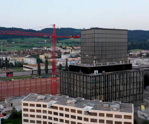 Informatiker im Holzhochhaus