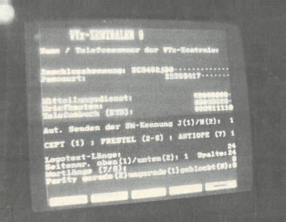 Die Zugangsdaten zum Videotex liessen sich per Tastenkombination auf den Bildschirm holen 