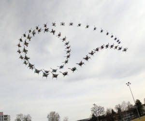 Drohnen der Uni Zürich als Kunstflieger