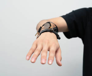 Sensor-Armband erkennt komplexe Handgesten