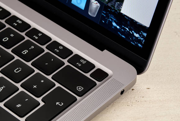 Die Touch ID in der rechten oberen Ecke sorgt für den bequemen, aber sicheren Zugang zum Gerät