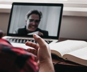 Bewerbungsgespräche via Zoom und Co. können unfair sein