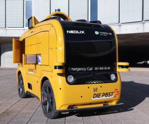 Autonomer Shuttle liefert Mahlzeiten an Studenten