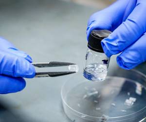 Neuer Piezokristall für tragbare Elektronik