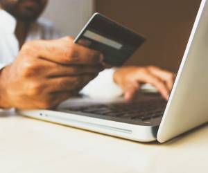 Social Shopping: Männer kaufwilliger als Frauen