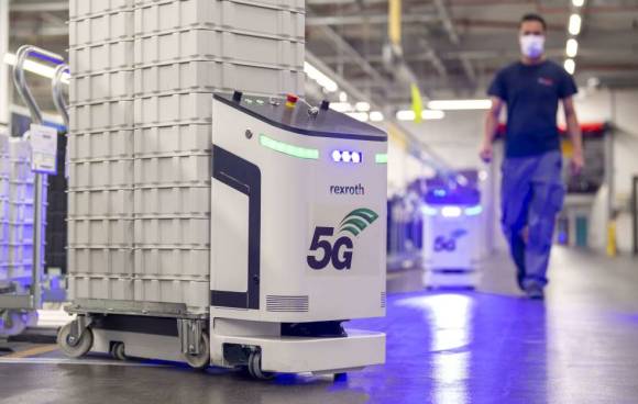 Bosch verwendet in seiner vernetzten ­Fabrik unter anderem diese autonomen Transportfahrzeuge  mit 5G-Anbindung 