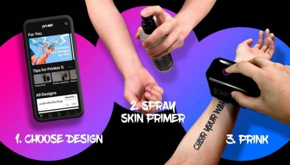 Die App auf dem Smartphone und ein Beispiel-Tattoo auf einem Unterarm