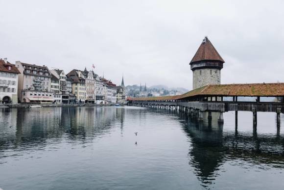 Kapellenbrücke in Luzern im Winter 