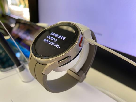 Galaxy Watch5 Pro seitlich