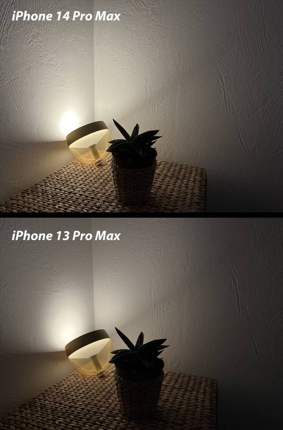 Zwei Fotos übereinander zeigen dieselbe Lampe, die an die Wand strahlt; im Vordergrund steht eine kleine Zimmerpflanze