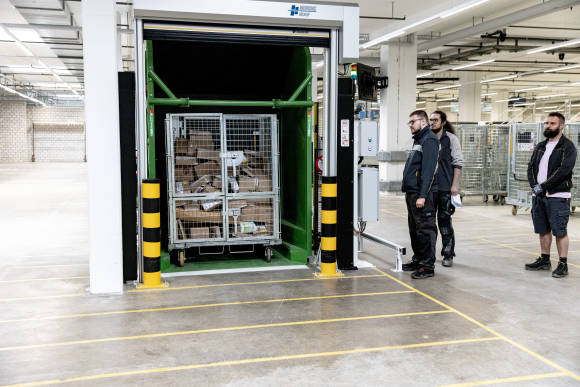 Förderband im Paketzentrum 