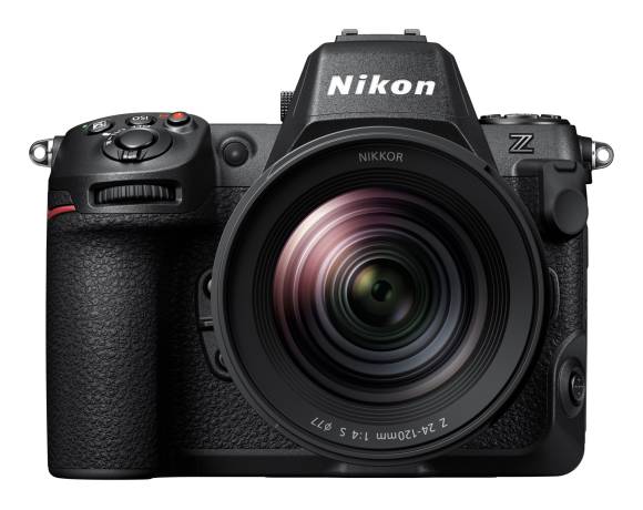 Nikon-Kamera mit Objektiv von vorne, weisser Hintergrund 