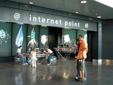 Futuristischer Internet Point im Flughafen Kloten 116.jpg