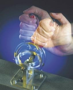 Der 3D-Sensor der Fraunhofer-Tüftler bestimmt die Joystick-Position. (Bild: Fraunhofer) 633.jpg