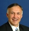 Novell-CEO Ron Hovespian kann sich über die Unterstützung von Microsofts Virtual Server freuen. 3690.jpg