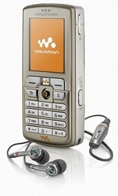 Das W700i glänzt in goldenem Design. 2929.jpg