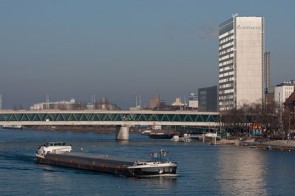 basel_rhein_dreirosenbruecke_bild_picswiss.ch_roland_zumbuehl.jpg 