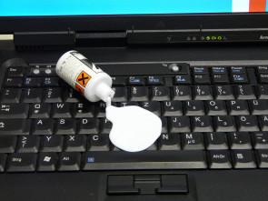 notebook_fluessigkeit_hajo-hempel_pixelio.de.jpg 
