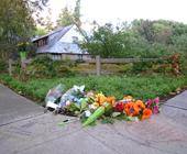 blumen_vor_jobs_haus-web.jpg