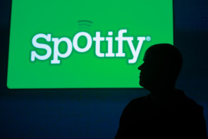 Daniel_Ek_profile_and_the_Spotify_logo.jpg 
