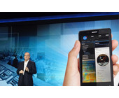 intel_otellini_paul_ces_2012_smartphone.jpg