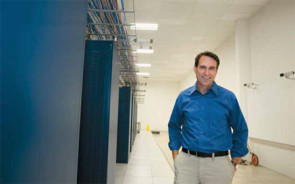 Microsoft_System_center_2012_administrator_rechenzentrum.jpg 