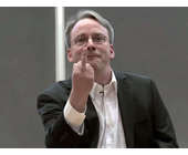 Linus_torvalds_geste.jpg