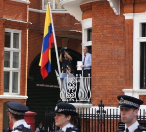assange_spricht.jpg 