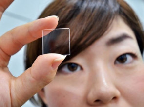 hitachi_glasplatte.jpg 