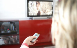 swisscom_tv_fernsehen_fernseher_unterhaltung_heimkino_fernbedienung_teaser.jpg 