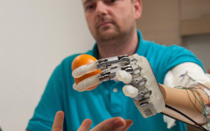 bionische_hand_epfl.jpg 