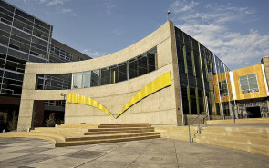 Picture_of_Amazons_New_HQ_in_SLU__Seattle_WA.png 
