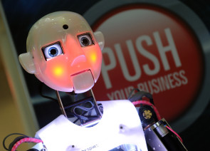 cebit2011_roboter.jpg 