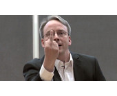 Linus_Torvalds_Stinkefinger_2012.png