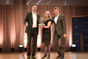 ubs_gewinnt_den_swisscombusinessawardvonlinksnachrechtsurslehner.jpg 