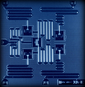 IBM-Labs_Quantenprozessor_mit_5_Qubits.jpg 