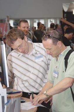 Entwickler und Infrastrukturspezialisten machten sich am Technical Summit in Zürich fit für Visual Studio 2005 und SQL Server 2005 (Bild: cw/gis) 547.jpg