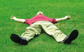 Lead_Mann-in-Wiese.jpg 