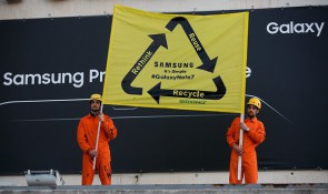 greenpeace-protest-mwc-samsung.jpg 