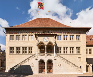 Kanton Bern spart künftig 40 Prozent am Datennetzbetrieb