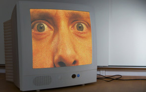 Monitor mit Gesicht 