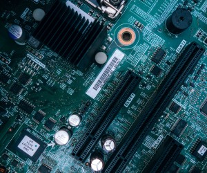 China hat bei Apple und Amazon angeblich Spionage-Chips eingeschleust