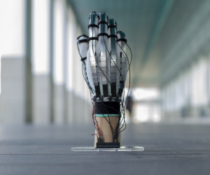 Virtual-Reality-Handschuh gibt haptisches Feedback